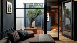 gravity-gravity:  Renovated Victorian Townhouse by Minale + Mann 