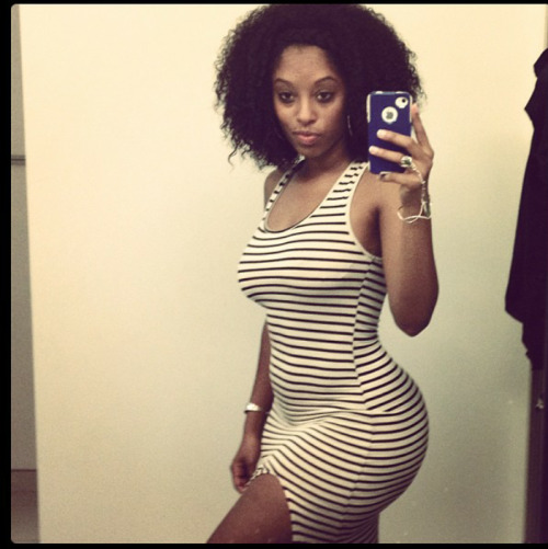 dayumshecangetit:  thefinestbeauties:  Shelah Marie  😍😍😍