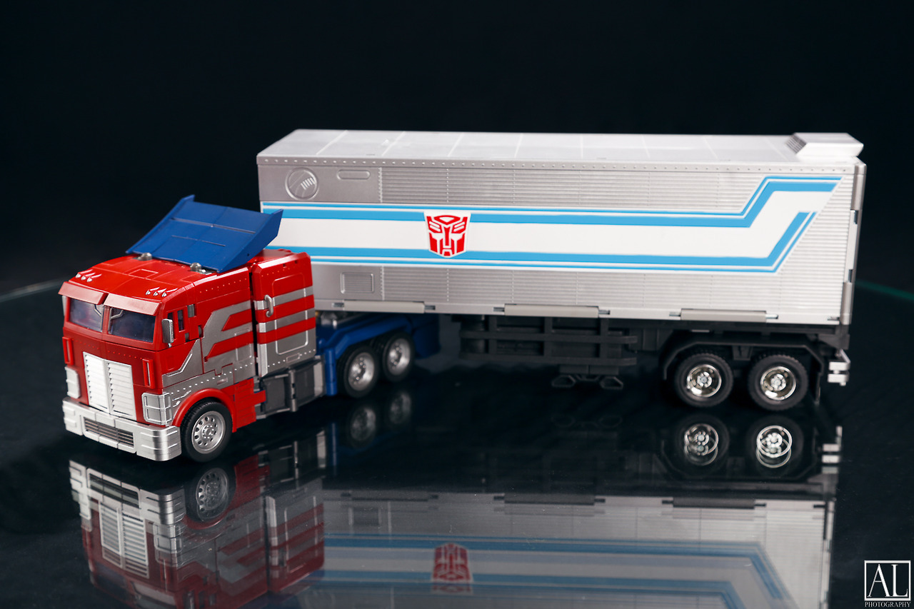 Generation Toy GT-03 OP EX - IDW Optimus Prime