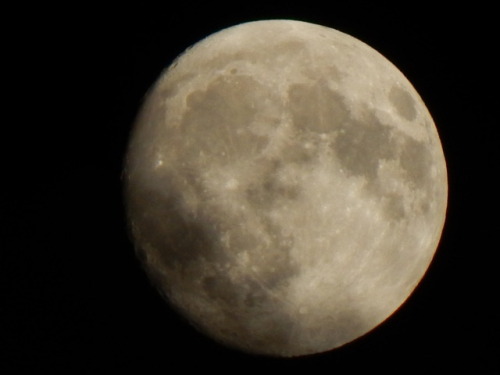 3000s:i took some photos of the moon tonight and she IS stunning