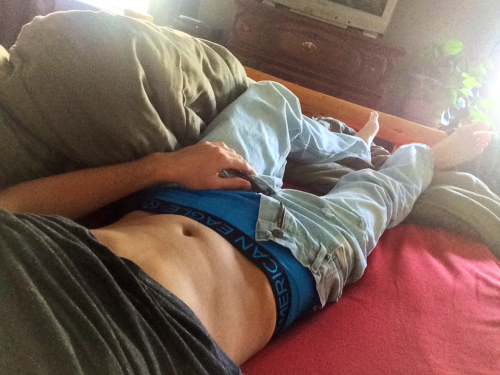 charliespornblog: Chillin in my bed.