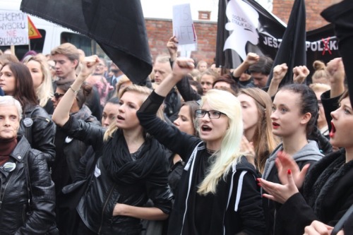 picturepowderinabottle:3.10.16Thousands of women in black went on strike across Poland on Monday, cl