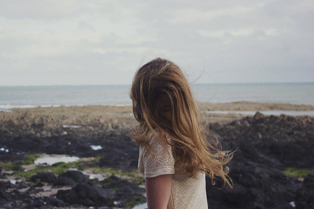 arunaea:  get up at 6 am to go taking pictures on the shore. Feeling alone in the
