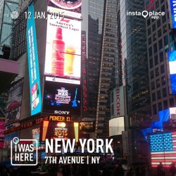 It was raining the entire day, so it was freezing cold but it didn&rsquo;t stop us from strolling this awesome state 🇳🇾 #travel #newyork #instaplace #awesome #timessquare