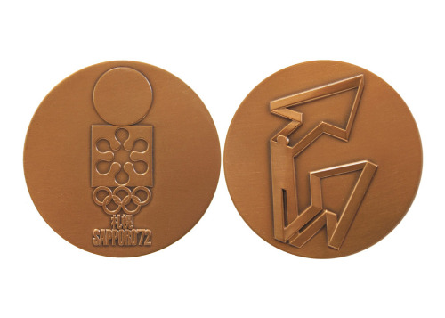 Shigeo Fukuda, Participation Medal, Olympic Winter Games Sapporo 1972. Deutsches Sportmuseum