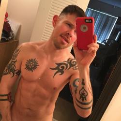 gaycomicgeek:  Random after shower naked selfie…cause I don’t take enough of those, right? (sarcasm) 