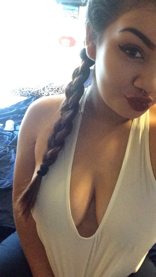 foreignbunnies:  Native American, Hispanic &amp; German 😍😍 Twitter: @CelesteeAriana