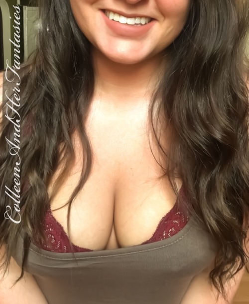 cwkscleavagesundayblog: Hooray for Cleavage Sunday!!!. Thank you for submitting to cleavage Sunday! 
