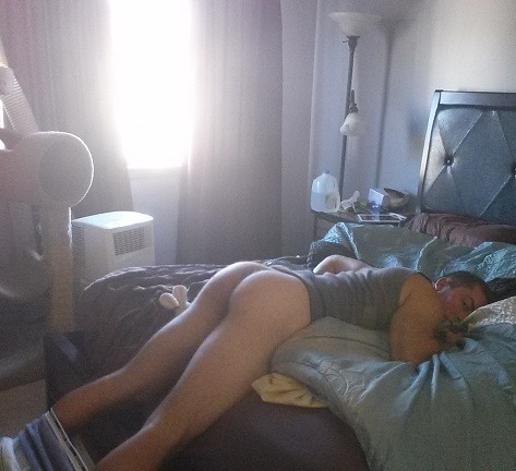 texasfratboy:  now that’s a sweet college ass in need of some attention!!!.  That’s me. I’m open for business lol!! Beware im a virgin 