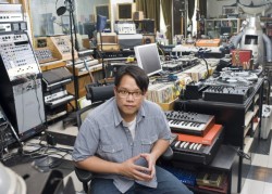 audiostudio:  Based in Montreal and fathered by UK’s finest Ninja Tune, Kid Koala  (or Eric to his family) travels the world spreading the joy of vinyl  and the sounds that make you tap your feet, bob your head, sing along  with a smile and dance like