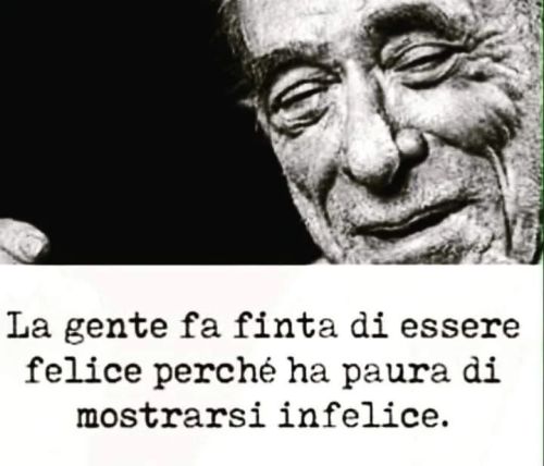 Quando siamo troppo allegri, in realtà siamo infelici.
Quando parliamo troppo, in realtà siamo a disagio.
Quando urliamo, in realtà abbiamo paura.
In realtà, la realtà non è quasi mai come appare.
Virginia...