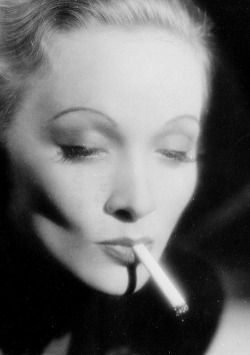  Marlene Dietrich, circa 1930s. 