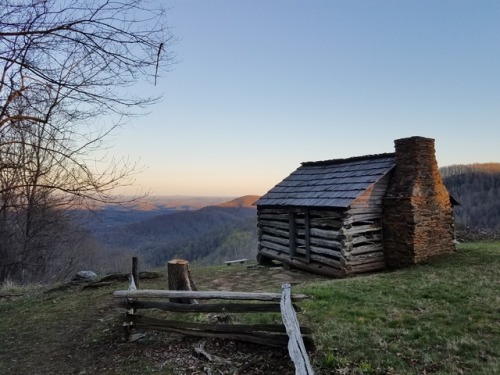 ifollowmyfeets:a cabin in the clouds