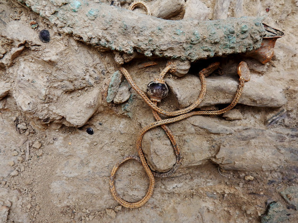 goldisblood:    Grave of ‘Griffin Warrior’ at Pylos Could Be a Gateway to Civilizations
