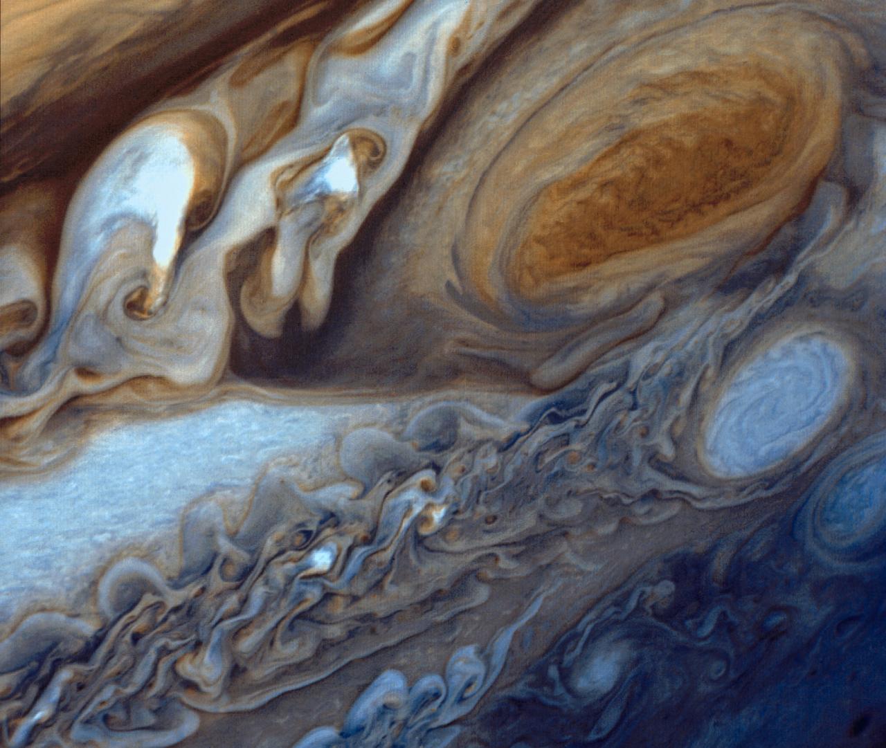 sci-universe:  Different views of Jupiter’s Great Red Spot – an atmospheric storm