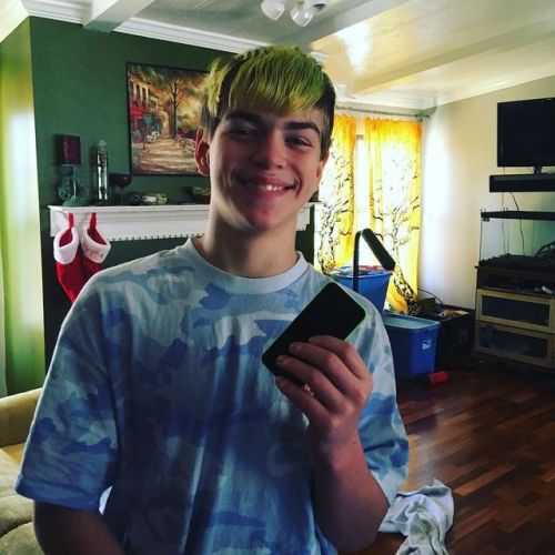 Someone bought himself a phone! #mobsociety #boymom #WhenDidHeGrowUp?? #tribe http://ift.tt/2CRLdAs