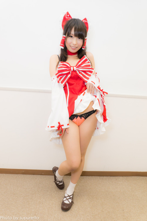 cosplaygirl:  「有村千佳」さん(東方Project 霊夢)【Twitter:chika_arimura】 | Flickr - Photo Sharing!