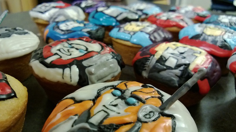 goddamnitriot:  blackunic0rn:  It’s Reading Week, I love Transformers: More Than
