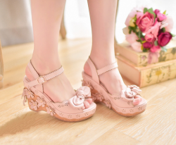 Lanas-Daddydom:  World-Of-Asian-Style:    Japanese Sweet Bowknot Wedge Sandals  Get