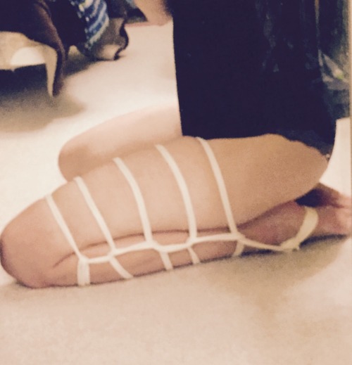 More creative thigh ties. I can’t get enough of them, so get used to it. Thanks to @wkdnerdyco
