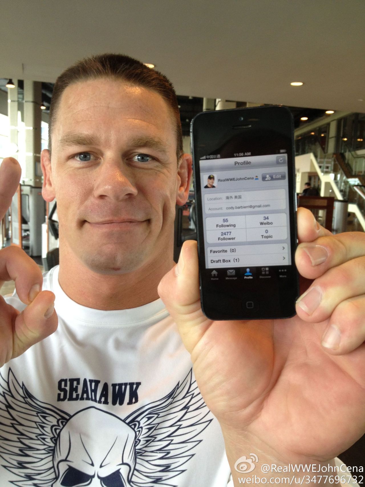John you got some huge fucking hands! You make that phone look like a toy! O.o