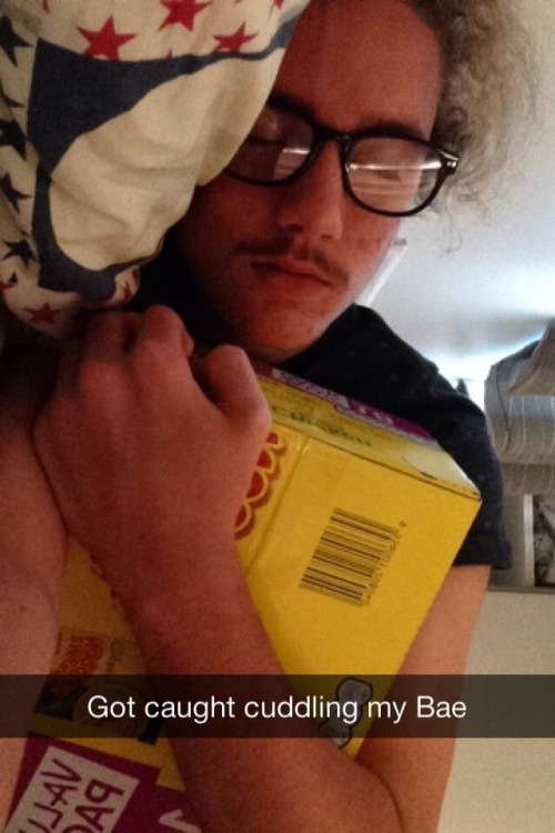 godsmangina:  human boy falls in love with box of noodles 