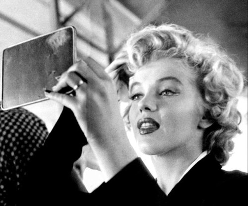 infinitemarilynmonroe:Marilyn Monroe on the set of Niagara, 1952.