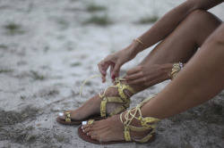 sinful-feet:  tickling nylon soles