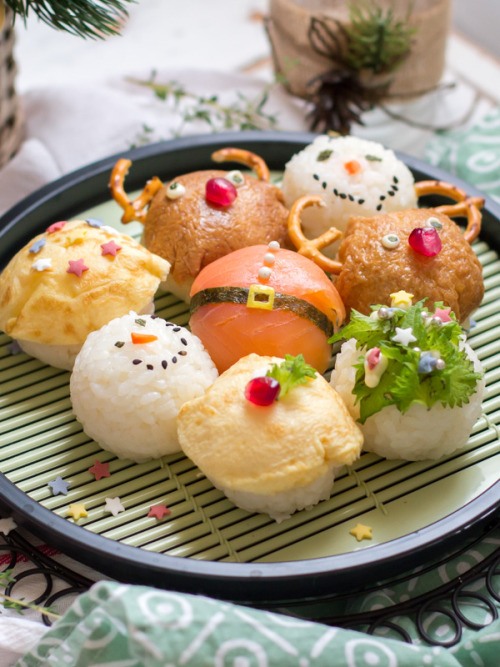 foodffs:http://www.chopstickchronicles.com/christmas-sushi-balls-temarizushi/ 