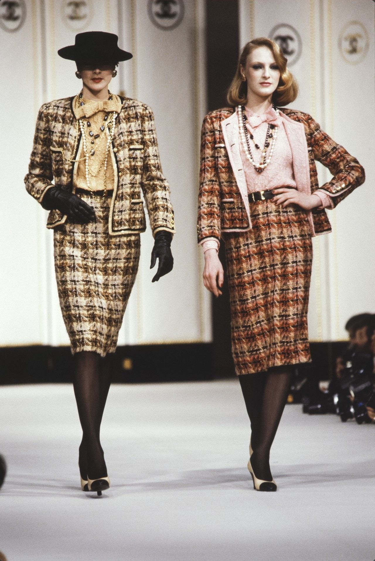 First RTW Collection Fall 1983 Chanel by Karl Lagerfeld Black Caped Bo –  Shrimpton Couture