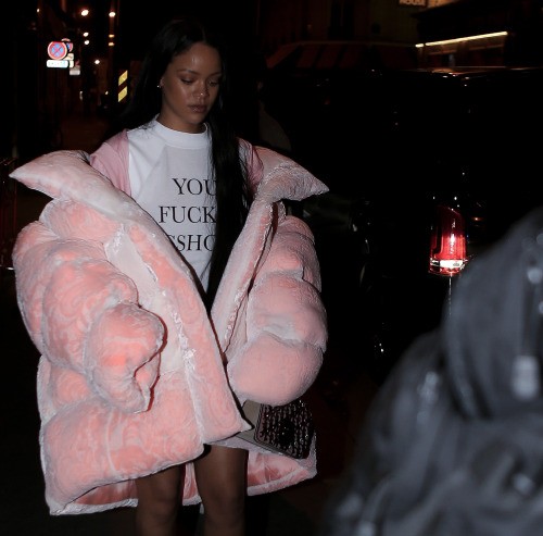 rihannasx:  pink rih