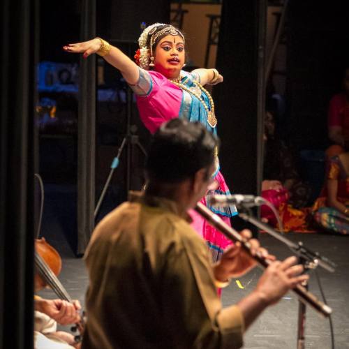 Happy #InternationalDanceDay. Here is Hema Ramaswamy performing bharata natyam, the traditional Sout