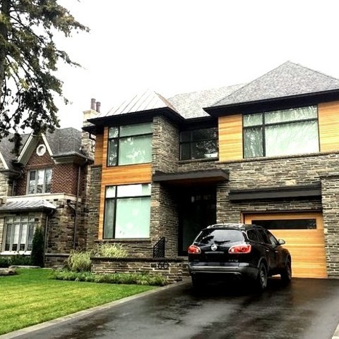Natural Stone Pavers Front Yard In TorontoPhoto Of A Mid-sized Traditional Partial Sun Front Yard Stone