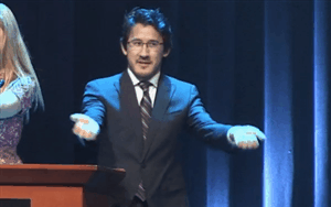 tinyblogtim:  Markiplier conducting the audience like a symphony orchestra.SXSW Gaming