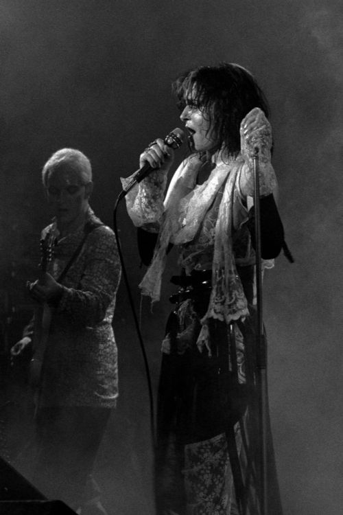 gorgonetta:[B/w photos of Siouxsie and the Banshees on stage, 1982]