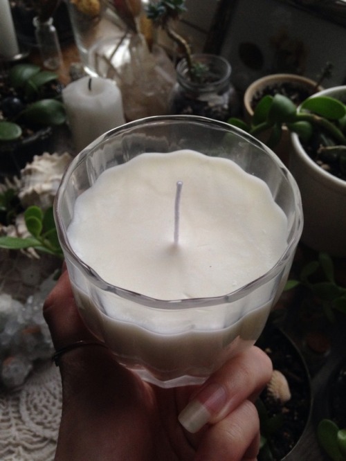 floralwaterwitch:My aunt makes the most delicious smelling soy candles, they burn so well too