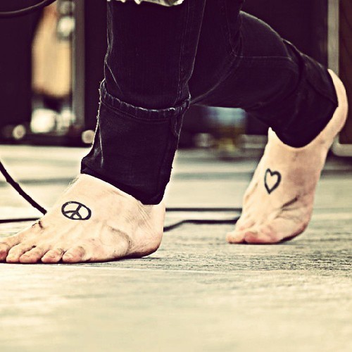 marianitahippie:  Photo by eveececii • Instagram en We Heart It. http://weheartit.com/entry/67515625/via/marianitahippie