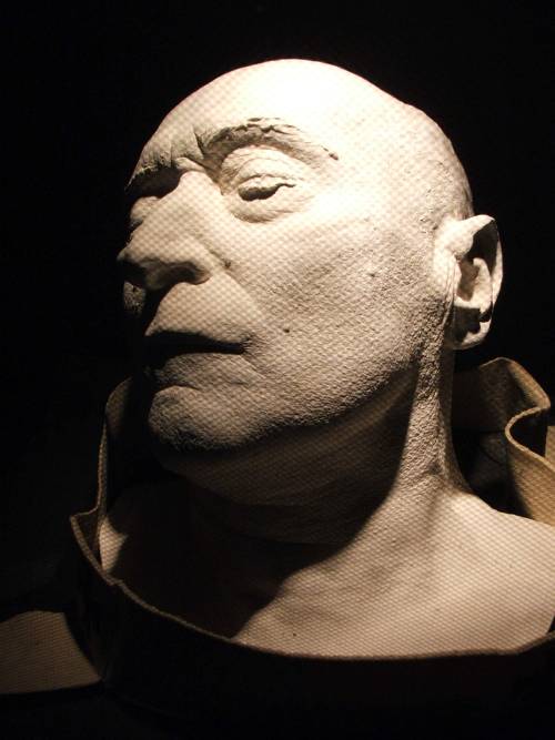 sixpenceee:  A death mask is a wax or plaster cast made of a person’s face following death. Death masks may be mementos of the dead, or be used for creation of portraits.  More information 