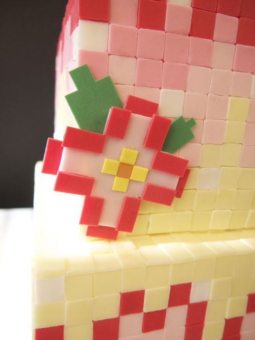 nerdachecakes: A completely 8 bit wedding cake, made from over 3,000 1 inch hand-cut squares. It too