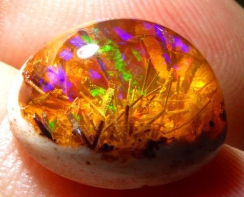 Unusual specimen of Mexican Opal with Rutile inclusionsIt is a mystery on how this Opal wasformed th