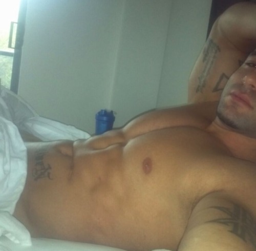 laydee4tradiez: let’s stay in bed all day