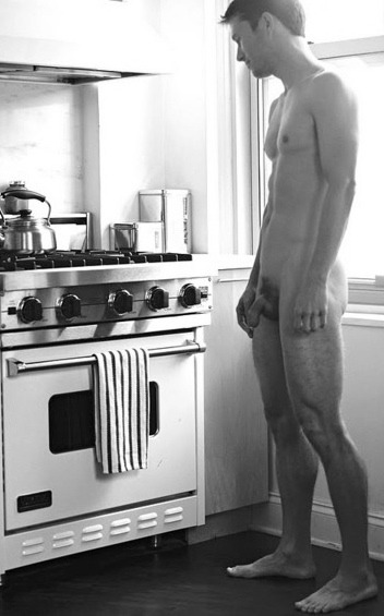 abeautifulindiscretion:Kitchen Patroling