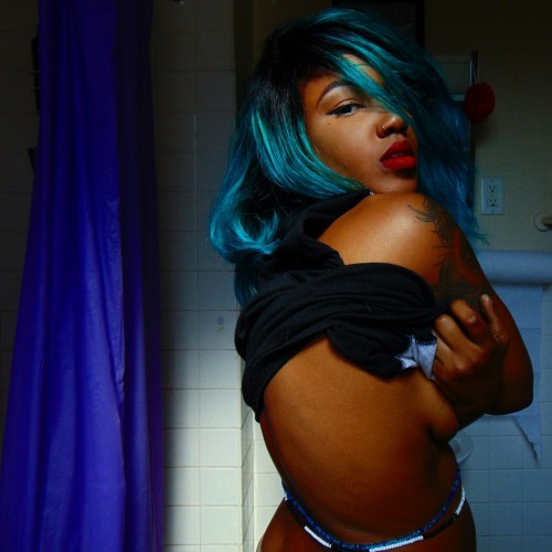 raychillster:  sleepy. featuring my bathroom. 