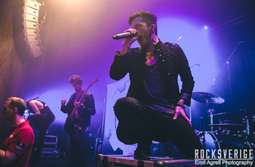 toxicremedy:  Crown The Empire (by ZiggyStarduster) 