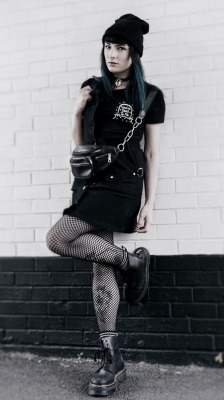 doc-martens-latex-boots:  Waiting for you