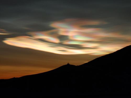 Nacreous cloudsHigh up in the stratosphere, when temperatures drop to around -85 degrees C, micro-si