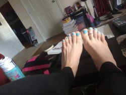 feetzhellyeah:  cute feet &lt;3 