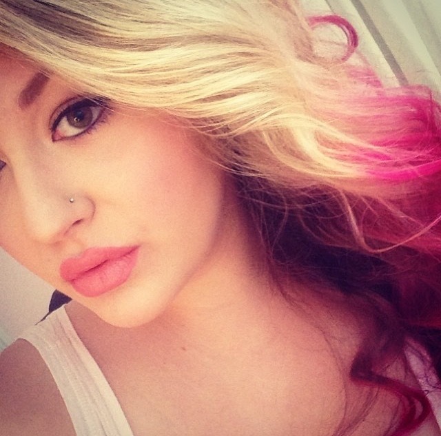 plus-size-barbiee:  My year in 6 selfies. Had some pink hair, became obsessed with