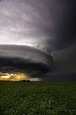 our-amazing-world:  Howard, KS Supercell