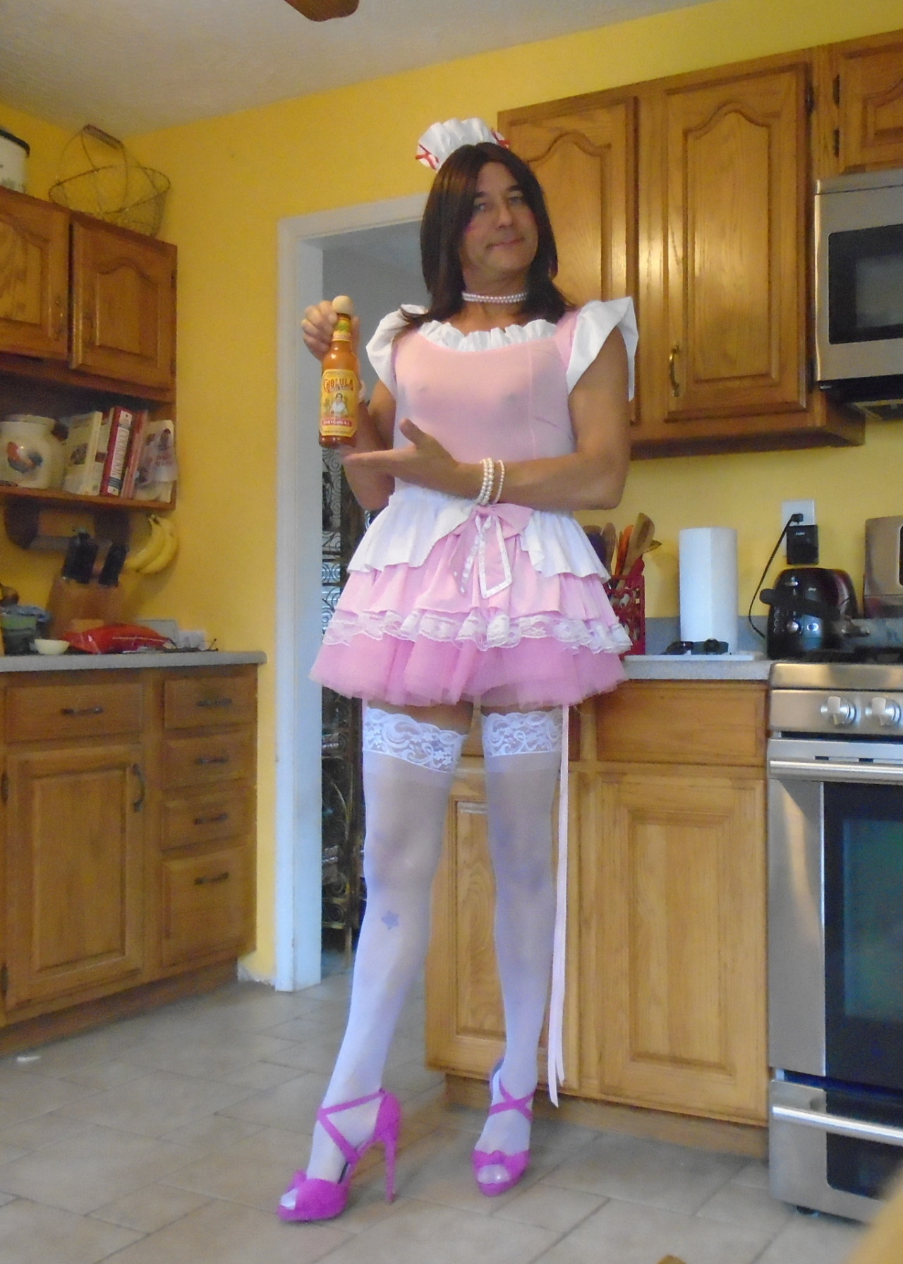ohmichelleoh:  pink frilly sissy dress! 